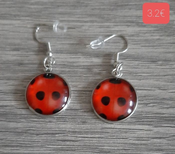 a vendre boucles d'oreilles.neuves emballees