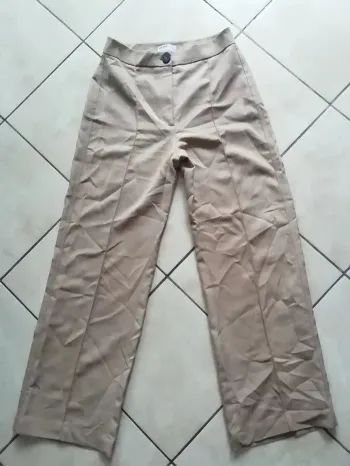 Pantalon à jambes larges Bershka Taille 38.