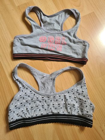 Lot 2 brassières / Taille 10 ans