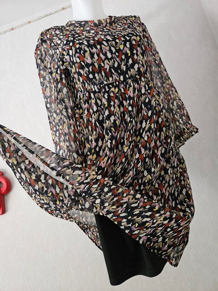 Robe transparente, manches longues. Avec une doublure opaque.
Promod.
Taille : 38. - photo numéro 8