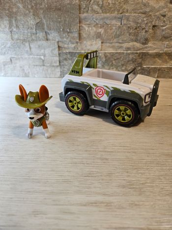 Paw Patrol Deluxe Véhicule + figurine Tracker