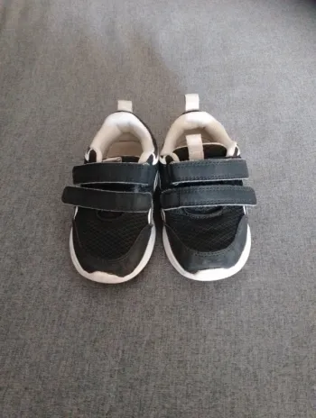 Baskets - Taille 23