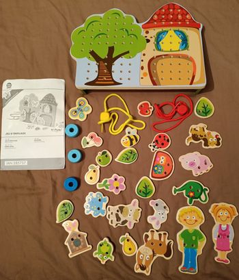 Jeu laçage, enfilage en bois