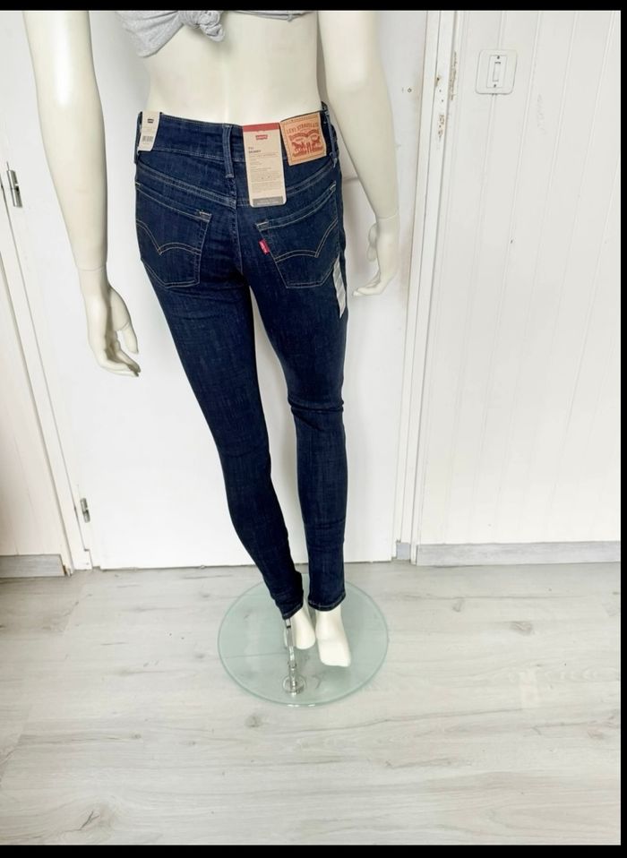 Jean Levi’s 711 Skinny femme – Taille 26/32 – bleu foncé – Neuf avec étiquette - photo numéro 6