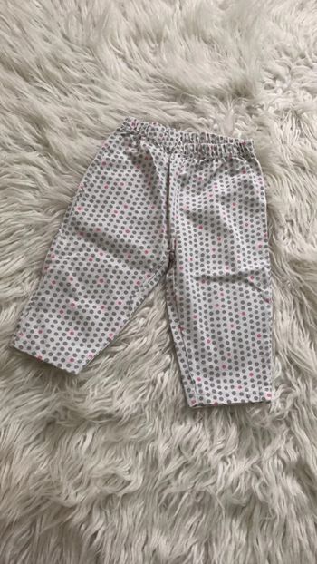 Pantalon à pois gris et rose