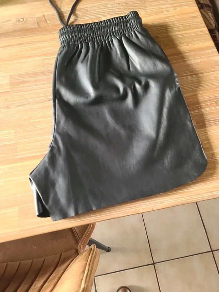 Short cuir synthétique 42 - photo numéro 5