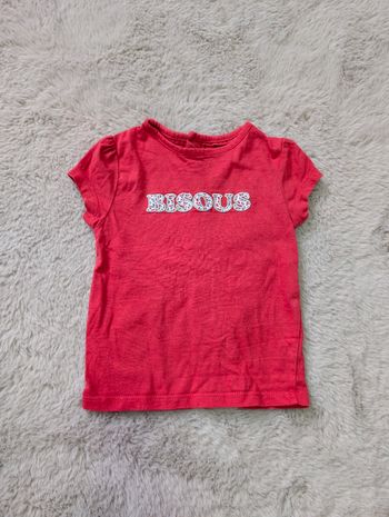 T-shirt Kiabi 9 mois – rouge “Bisous” – coton bio – très bon état