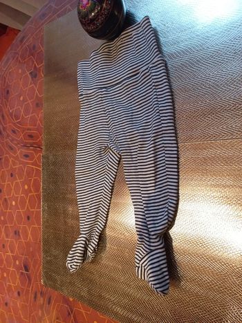 Très joli bas a pieds marin mixte 9 mois