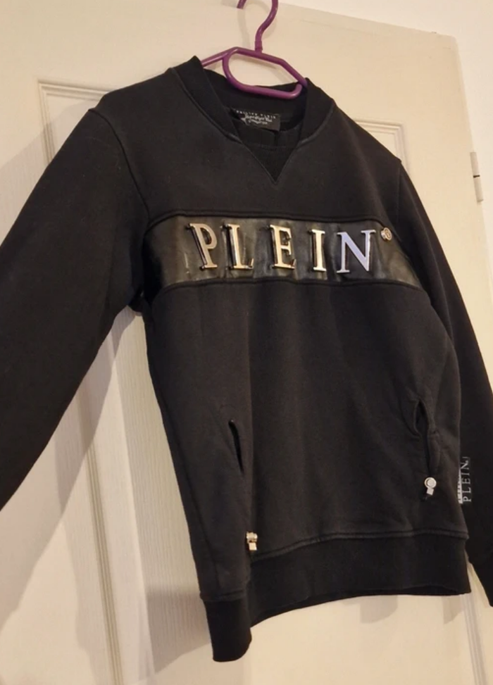 Sweat noir avec lettrage métallique – Très bon état – Taille M - photo numéro 3