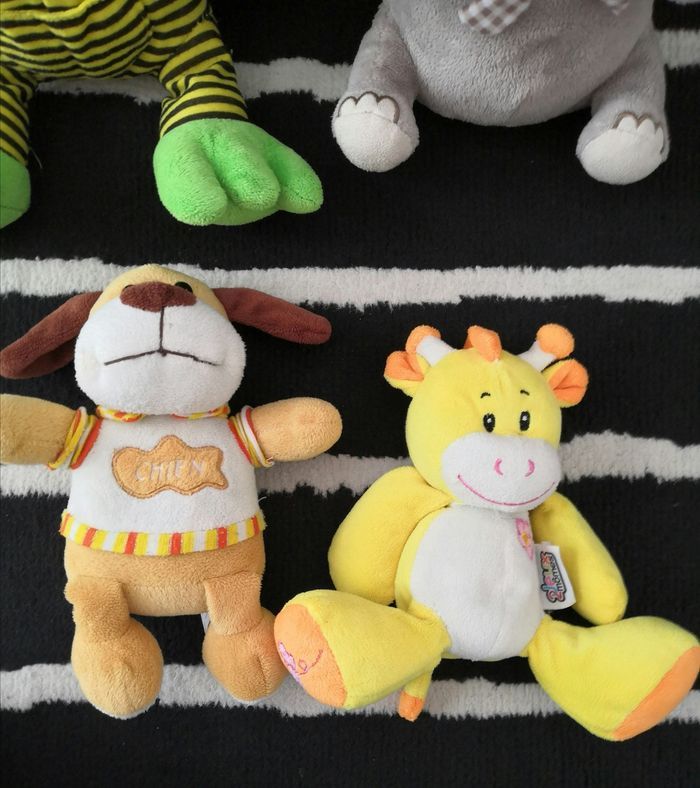 Lot de 4 peluches dont 1 avec mélodies. Propres - photo numéro 3