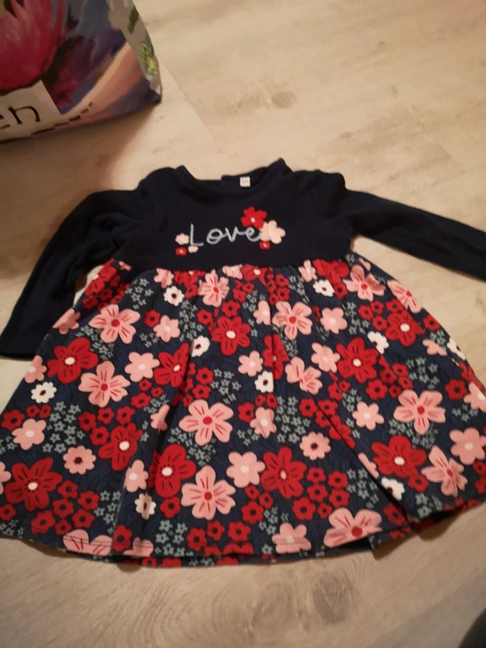 Robe bleu marine. Fleur 24 mois