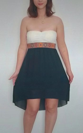 Robe bustier dentelle asymétrique taille unique