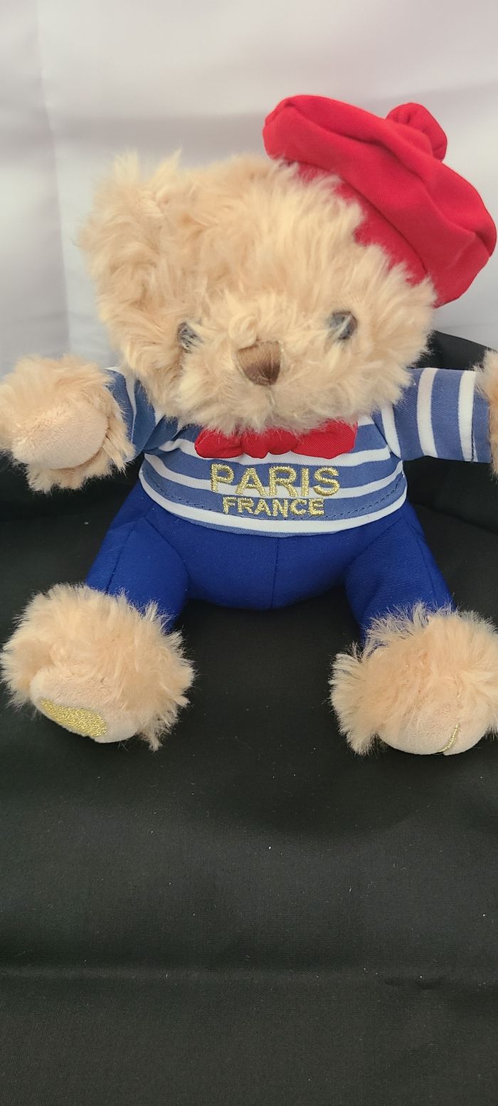 Ours en peluche souvenir Keel Toys Paris