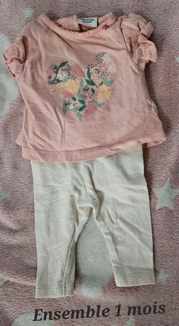 Ensemble 1 mois : 1 bodie avec tee-shirt intégré manches courtes marque tape à l'œil et un legging