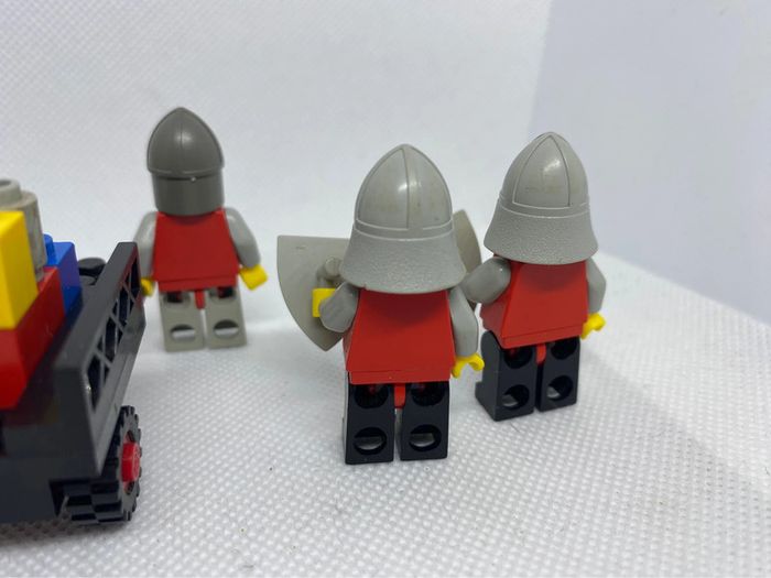 Lego castle classic set 6077-1 Knight's procession manque armes version USA - photo numéro 10