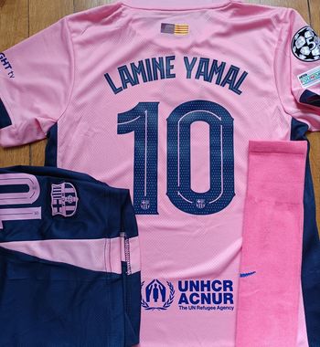Kit complet football Barcelone taille 12 ans modèle Lamine Yamal + patch