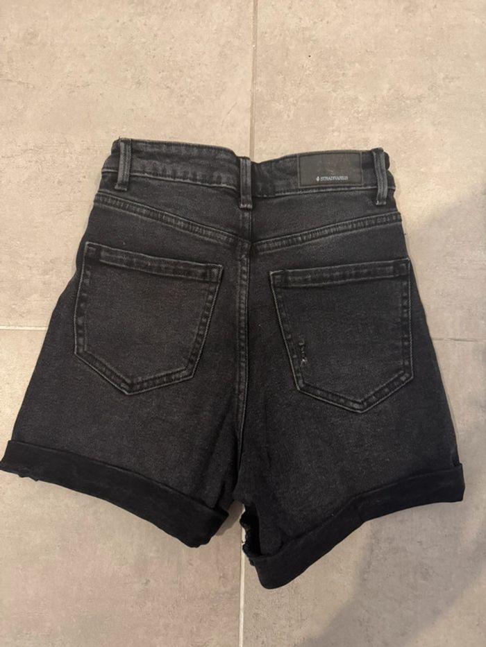 Short en jean mom slim - Noir - Stradivarius - photo numéro 2