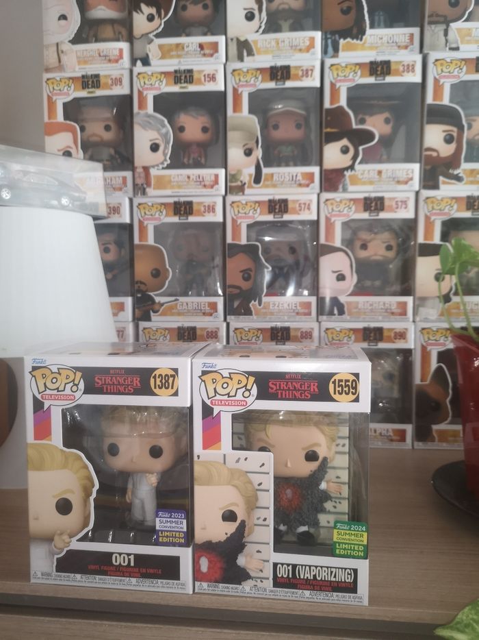 Lot de 2 Funko Pop Television Stranger Things 1387/1559