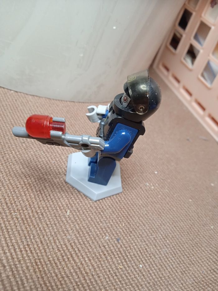 LEGO robot policier - photo numéro 3