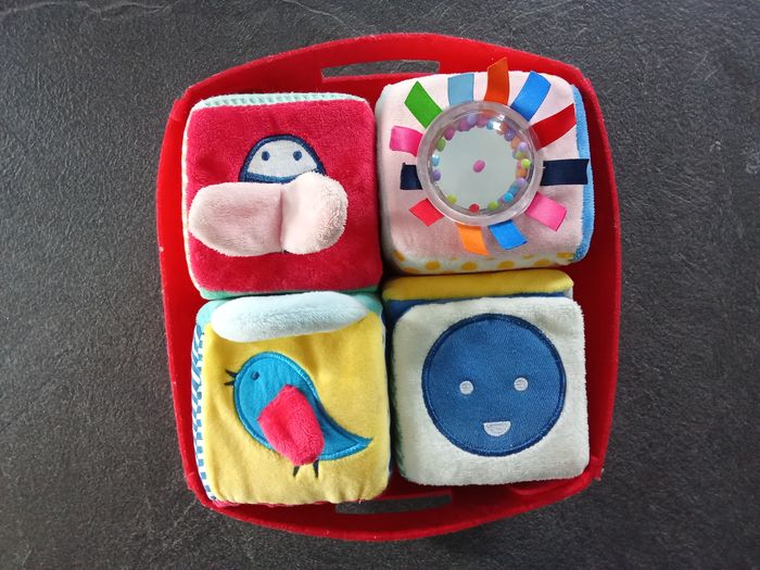 4 cubes d'éveil en tissus - photo numéro 2