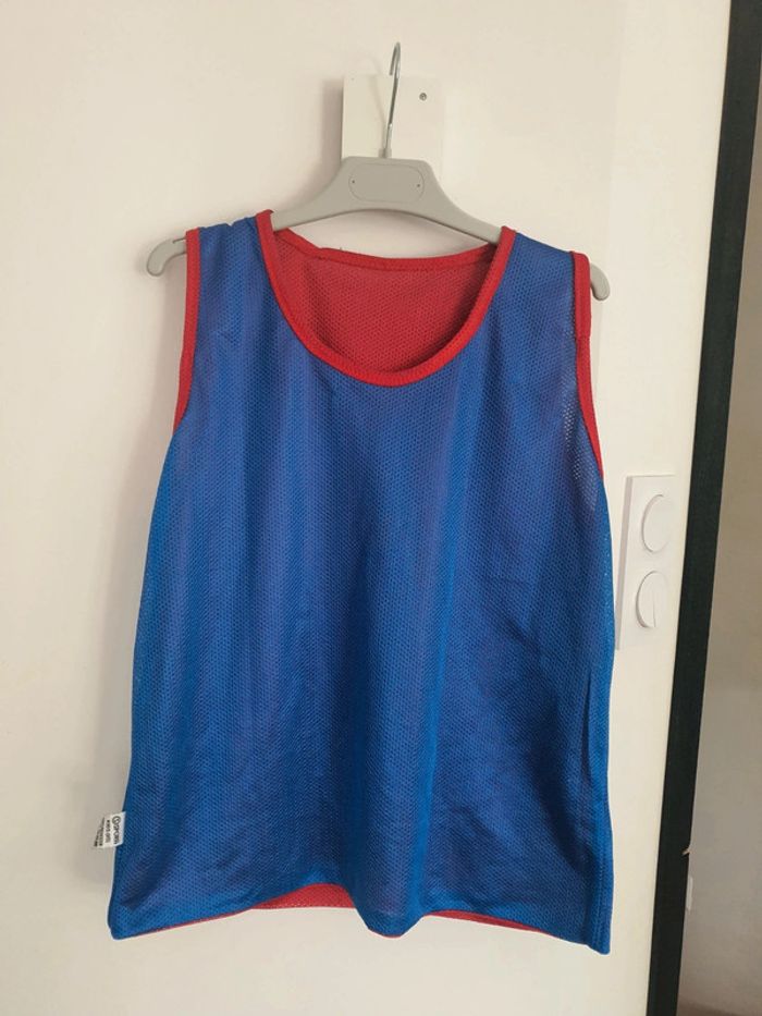 Maillot sport réversible bleu/rouge. 9/12ans - photo numéro 2