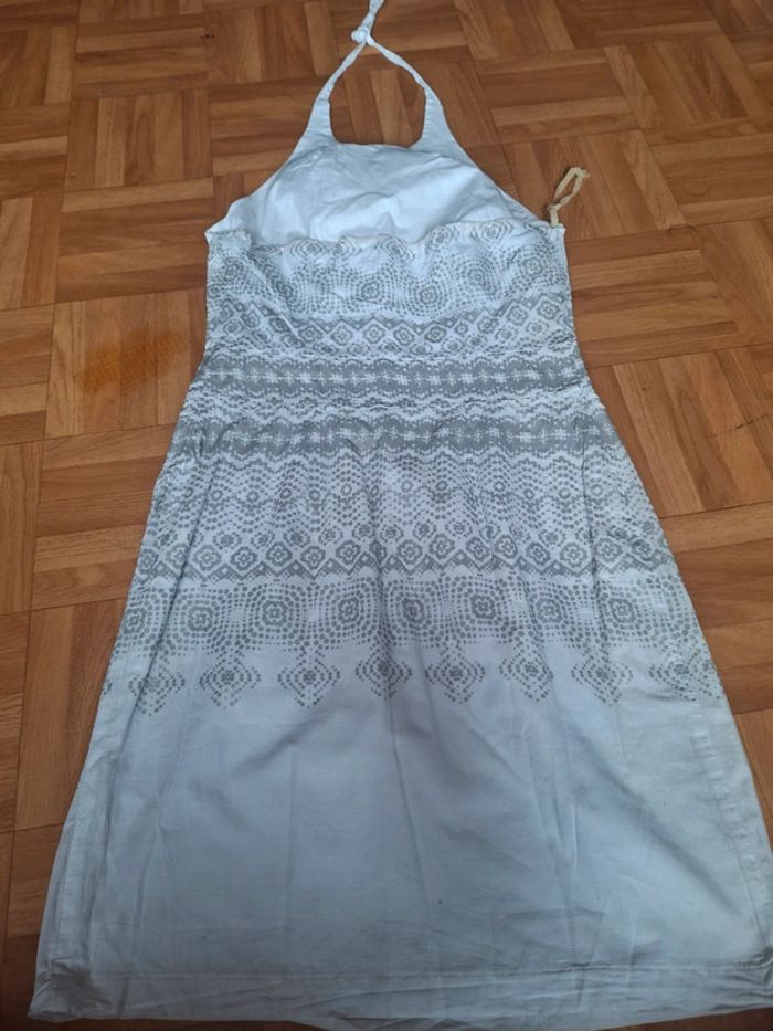 Robe dos nu - photo numéro 3