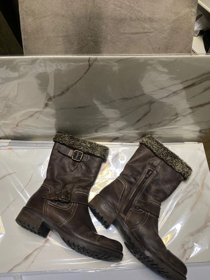 Bottes mi hautes d’hiver . cuir . Pointure 37 . - photo numéro 2