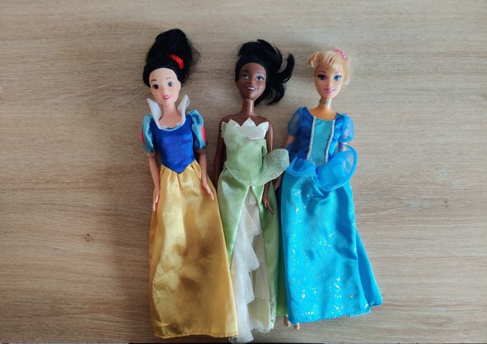 3 poupées Disney princesses