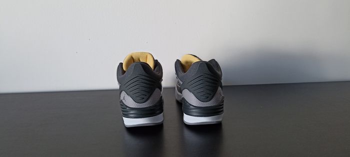 Jordan Max Aura 5 – Taille 38 – Couleur Gris Ciment – Neuves - photo numéro 3
