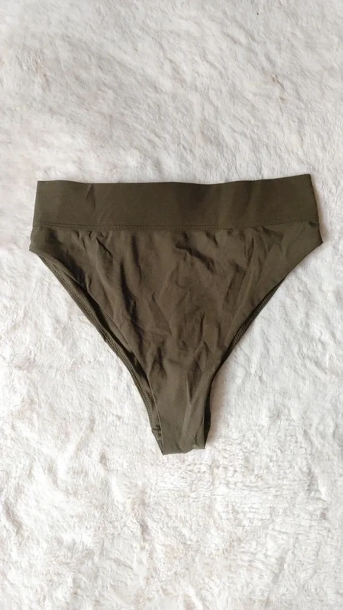 Bas de maillot de bain vert bouteille militaire échancré V - photo numéro 2