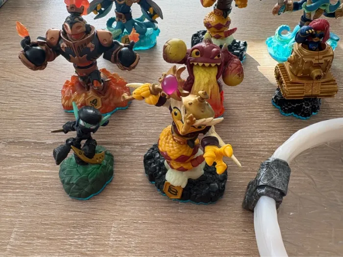Lot de 8 figurines skylanders swap force + jeu wii - photo numéro 5