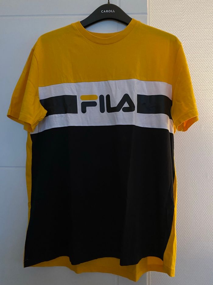 Tee-shirt Fila taille M très bon état