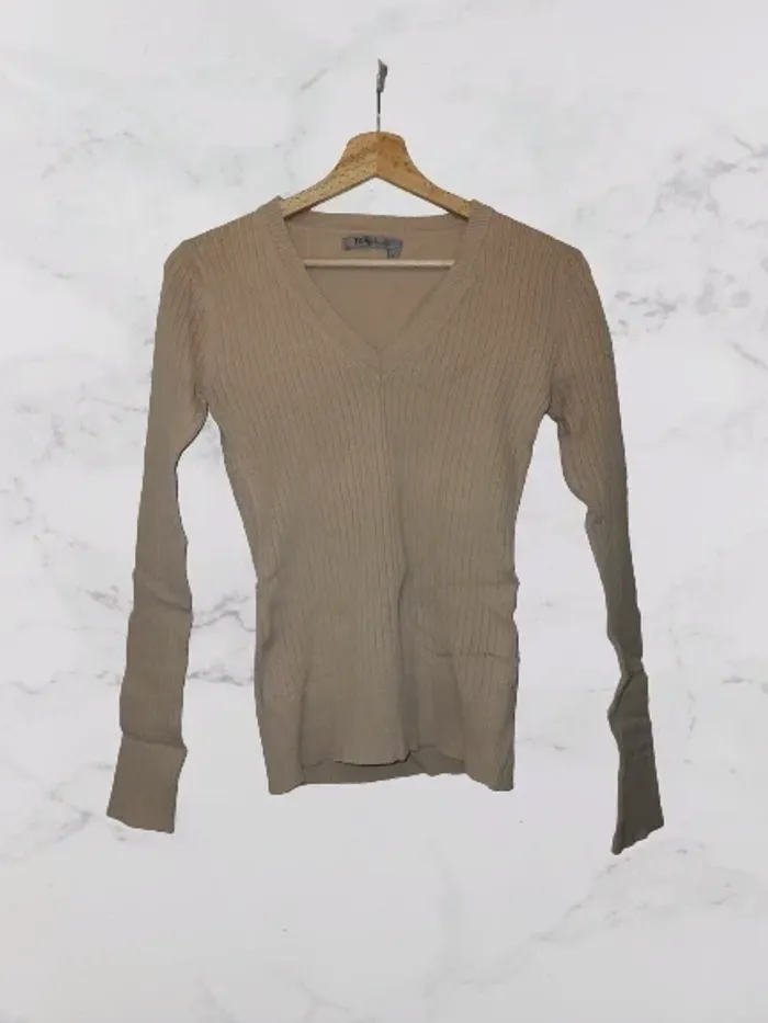 t-shirt col V