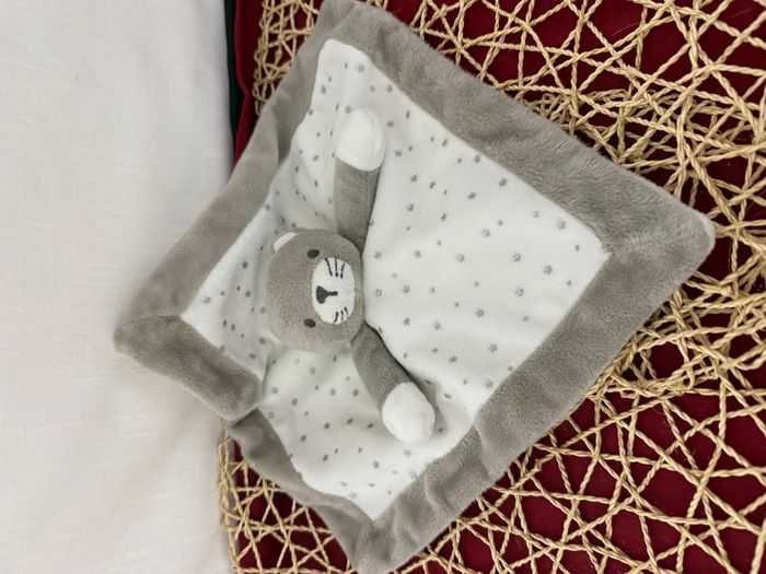 Doudou plat chat blanc gris OBAIBI étoiles - photo numéro 3