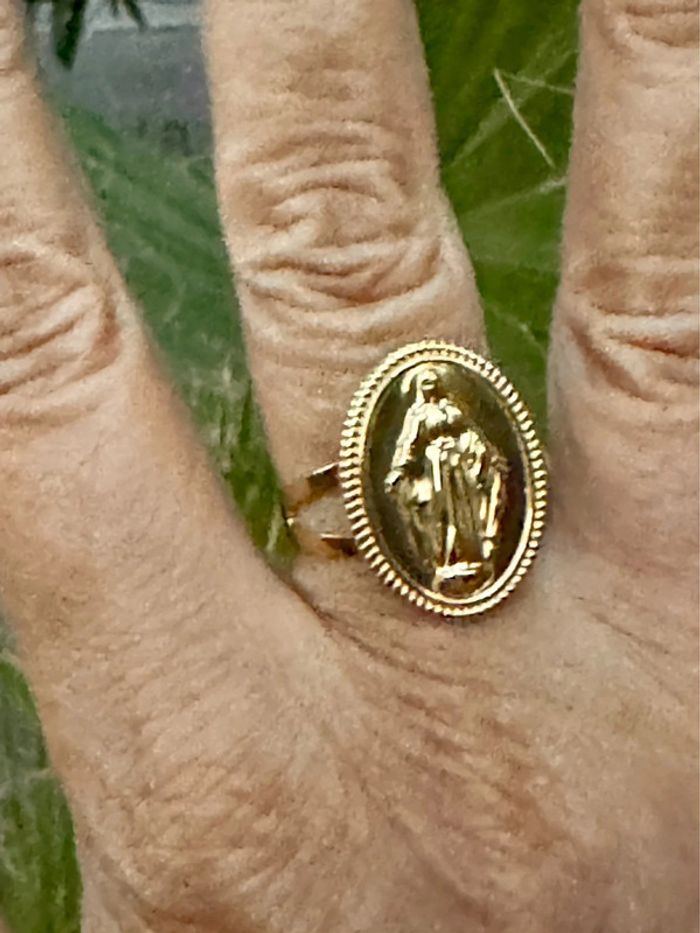 Bague réglable grosse médaille vierge en relief acier inoxydable or - photo numéro 6