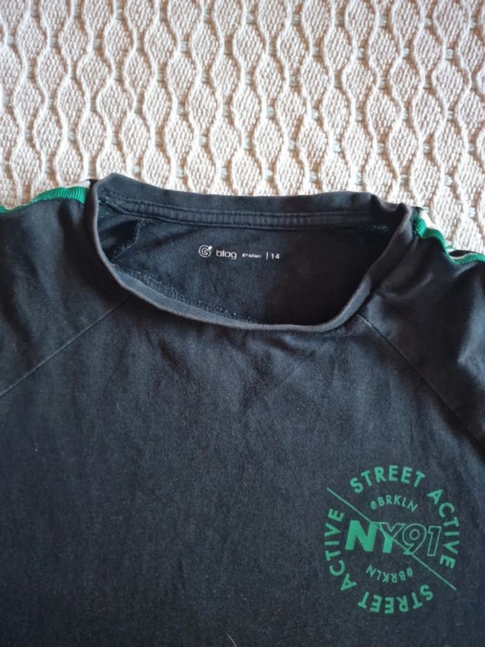 T shirt noir et vert - photo numéro 3