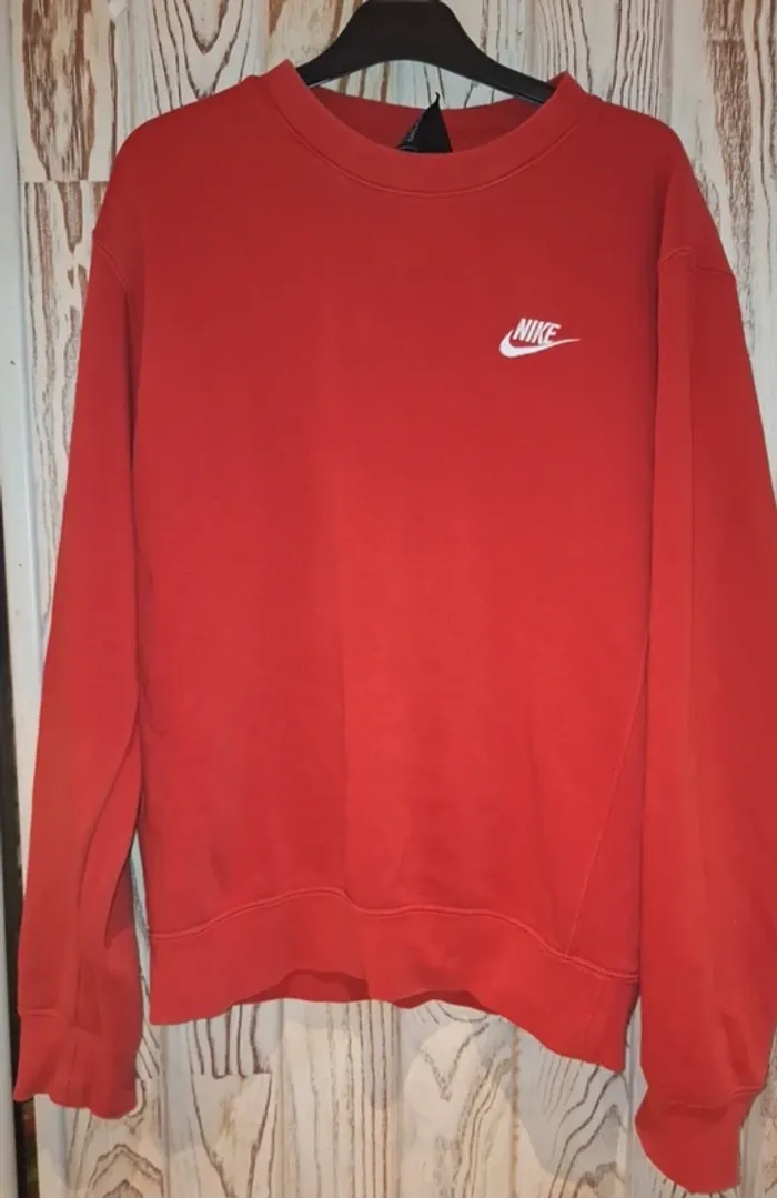 Sweat rouge taille xs en très bon état "nike"