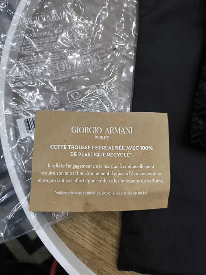 Pochette plate noir Giorgio Armani beauty neuve - photo numéro 5