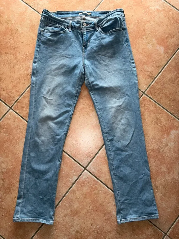 Jean Levis straight
