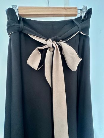 Pantalon large fluide noir avec ceinture nude - Taille 40