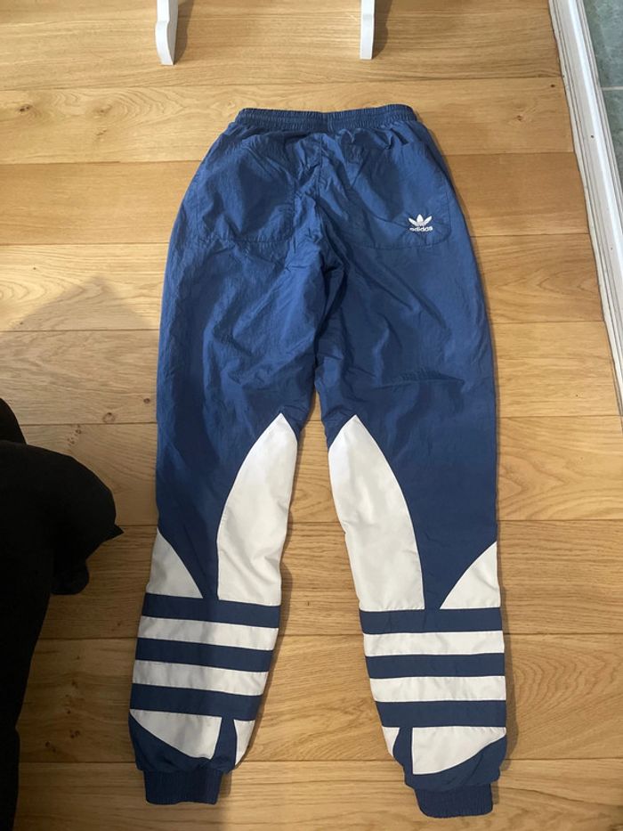 Jogging Adidas avec gros logo - photo numéro 2