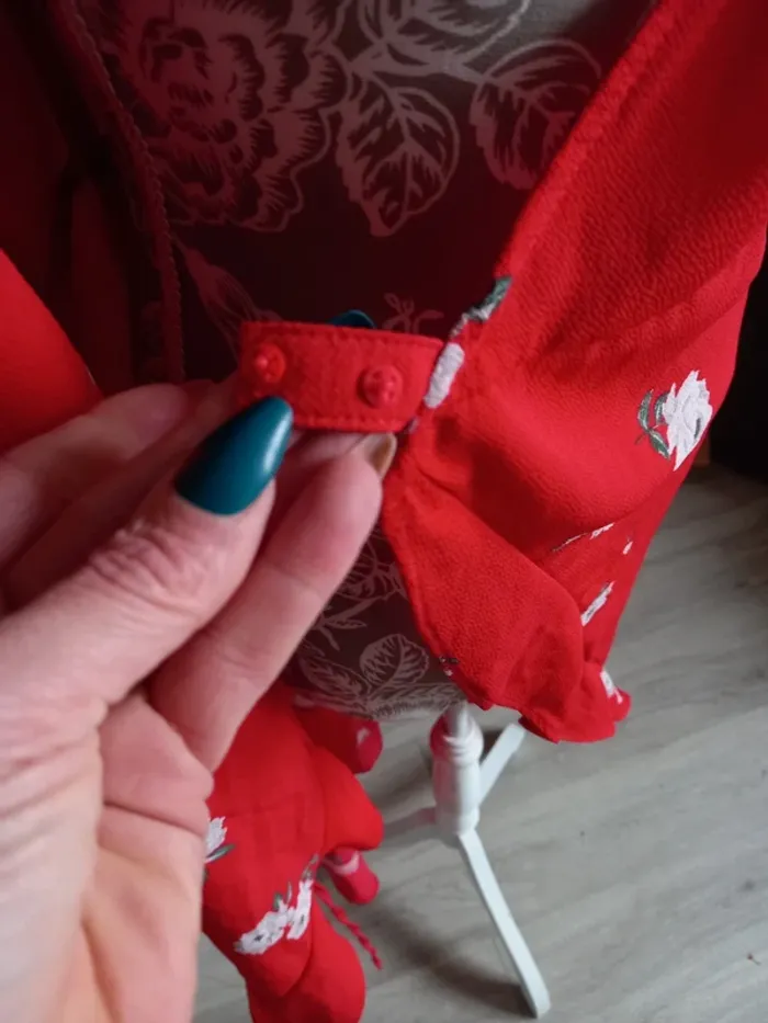 Robe rouge à fleur - photo numéro 4