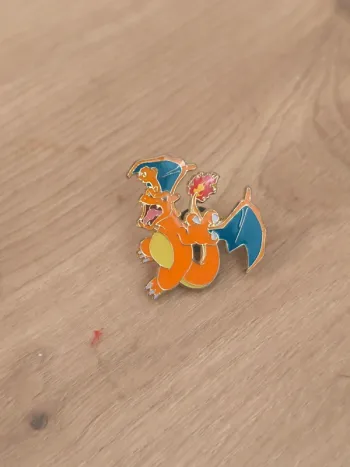 Pin's broche pokémon Dracaufeu