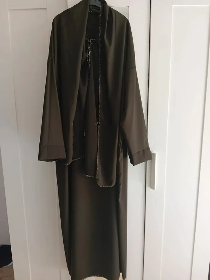 Abaya avec hijab intégré t.Unique 💚🌼 - photo numéro 4