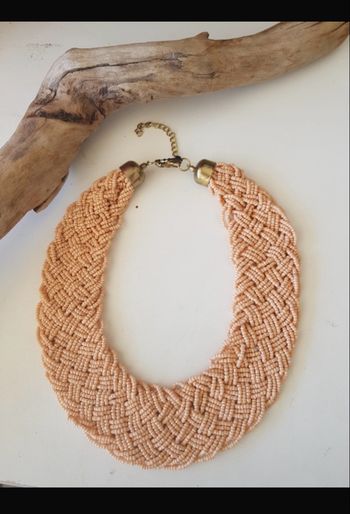 Collier perles plastron rose poudré