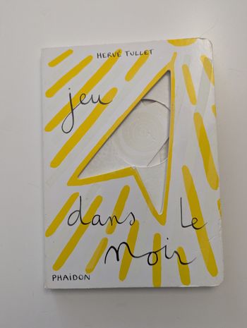 Livre jeu dans le noir