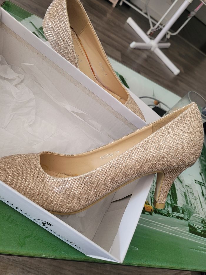 Paire d'escarpins de soirée dorée-Pointure 37🌟 - photo numéro 2