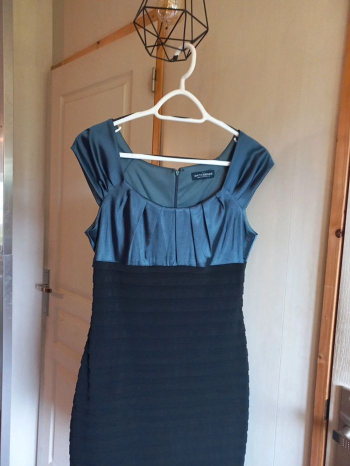 Robe noire et verte - photo numéro 2