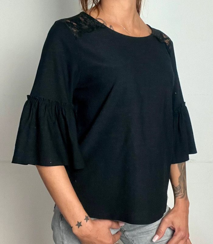 Blouse noire taille M , dentelle dans le dos - photo numéro 3