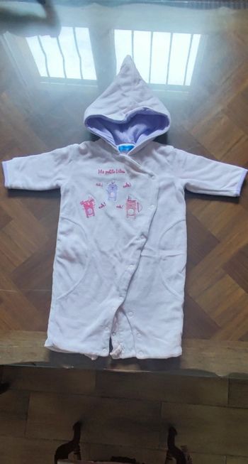 Jolie combinaison à capuche 6 mois